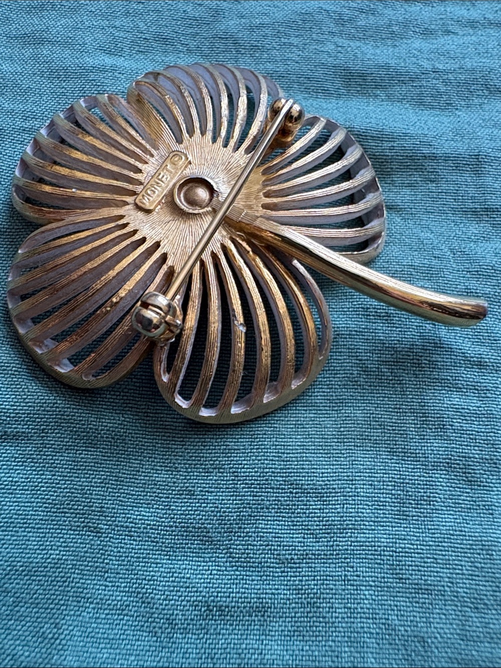 Monet White and Gold Enamel Flower Brooch - Picture 3 of 13
